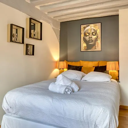 Апартаменты Bienvenue Au Solenne Votre Pied-a-terre De Charme Au Coeur De